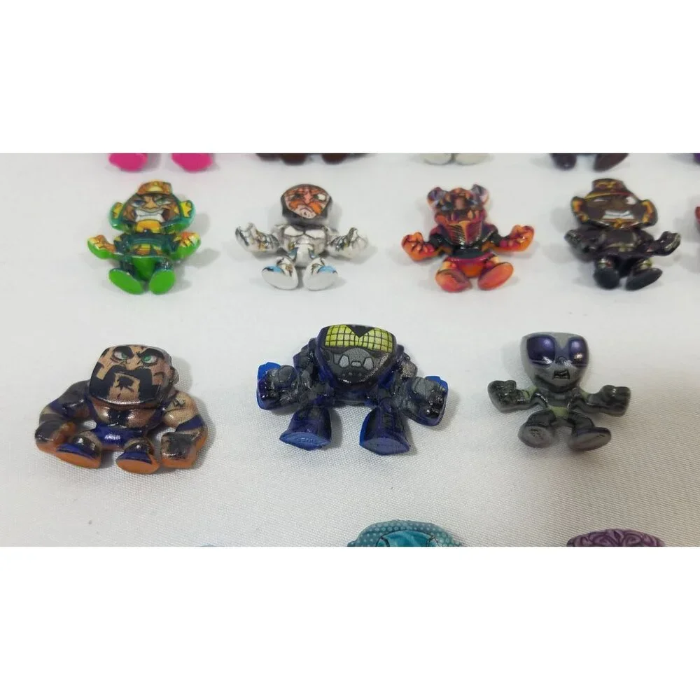 Million Warriors 20-Pack Blind Bag Collection With Launcher Mini Figures